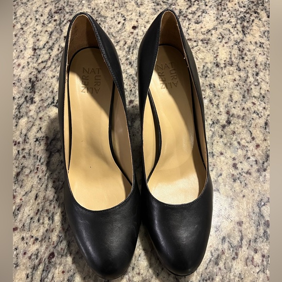 Naturalizer Black Leather Heels Size 12 Excellent Condition - Picture 1 of 7